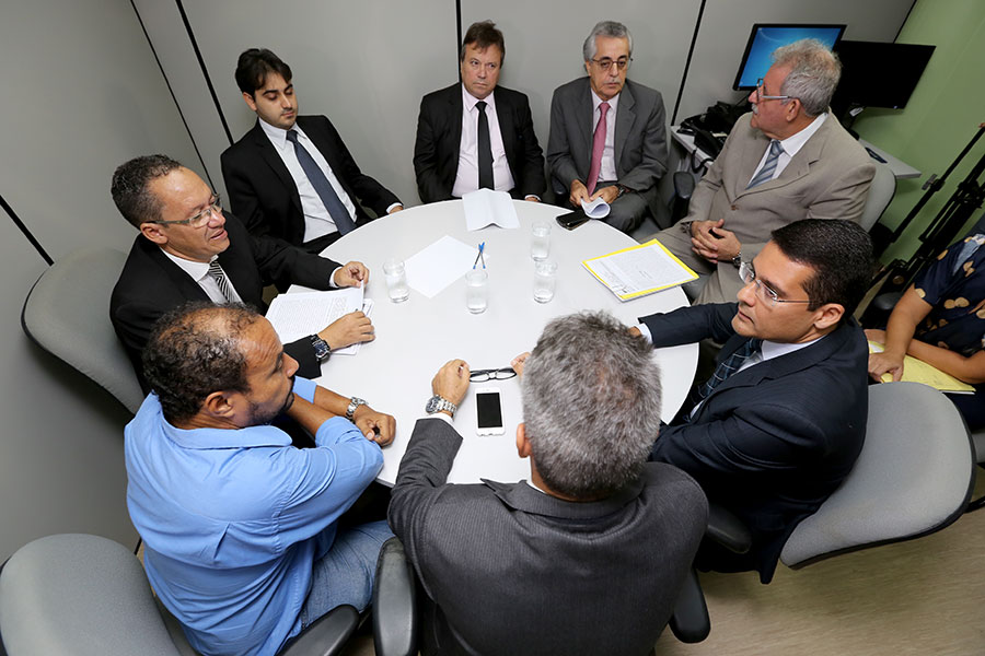 Audiência de conciliação no Centro de Solução de Conflitos (CJUS) do TJ.