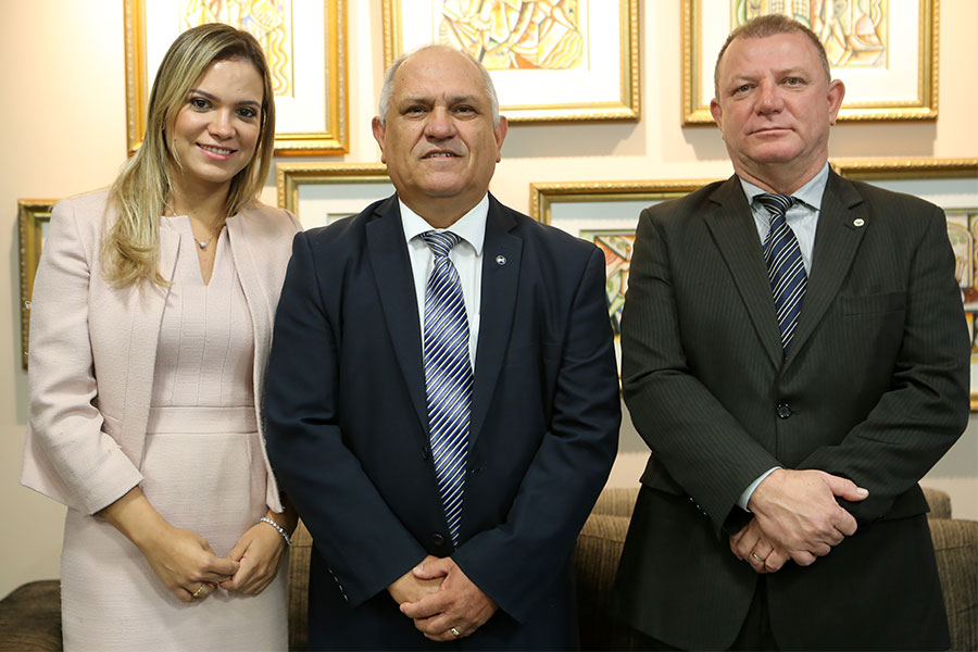 Juiza Joyce Araújo, presidente Otávio Praxedes e juiz Edvaldo Landeosi, que assumiu na Comissão Gestora do Funjuris.