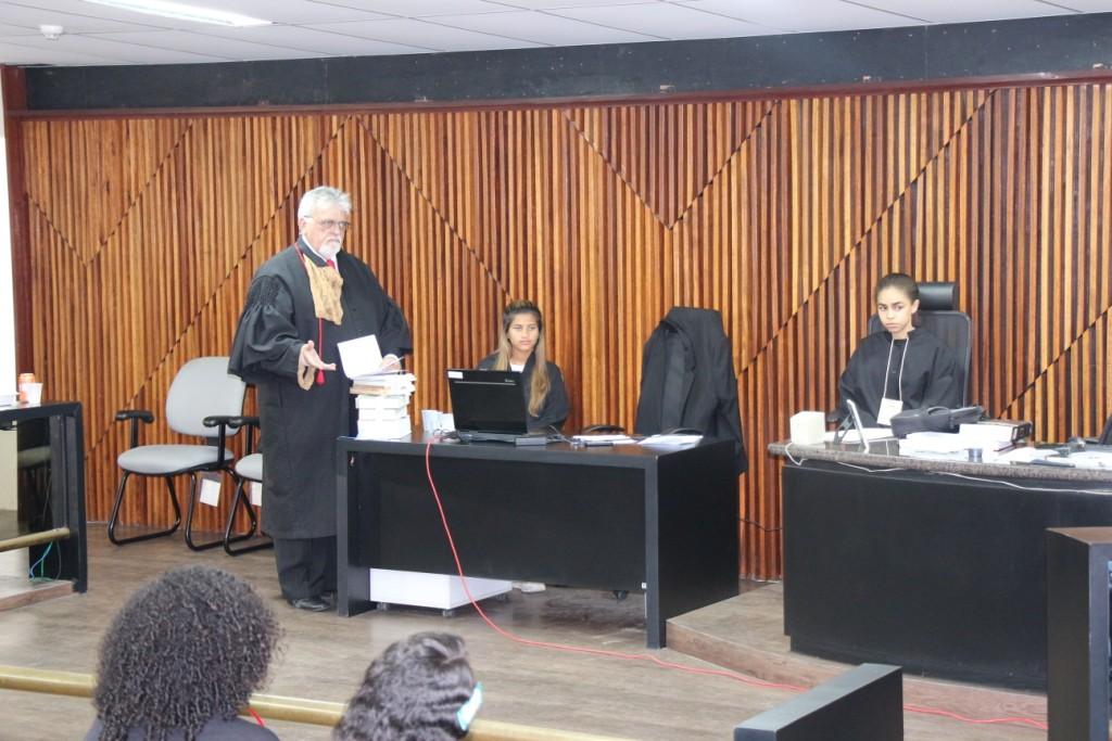 Estudantes aprenderam sobre a função do promotor de justiça.