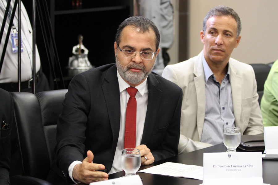 José Luiz Lindoso, economista