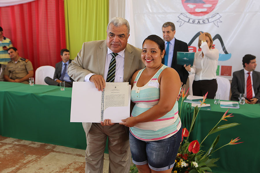 Entrega de títulos do Programa Moradia Legal II, em Igaci