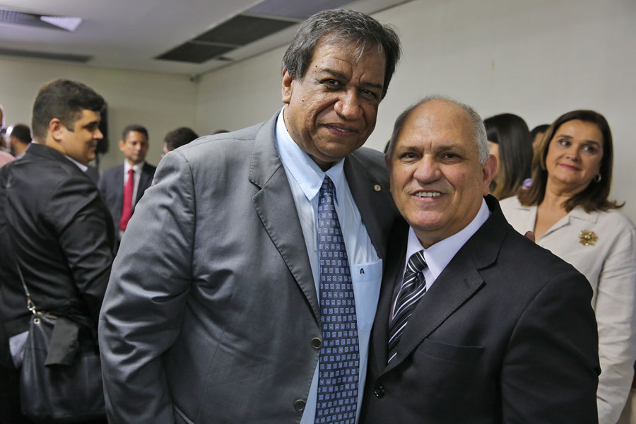 Desembargador Otávio Praxedes assume Governo do Estado.