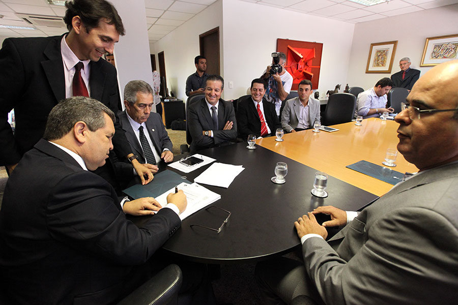 Presidente assinou contrato para implantação do sistema de gestão administrativa. Foto: Caio Loureiro