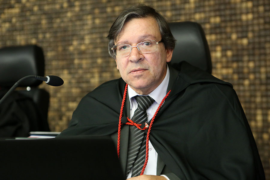 Desembargador João Luiz Lessa. 