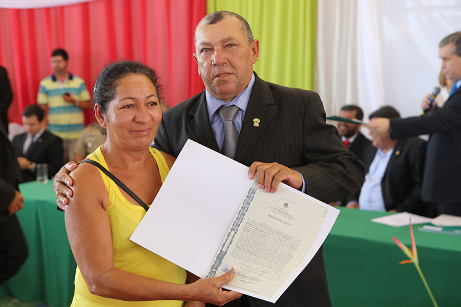 Entrega de títulos do Programa Moradia Legal II, em Igaci