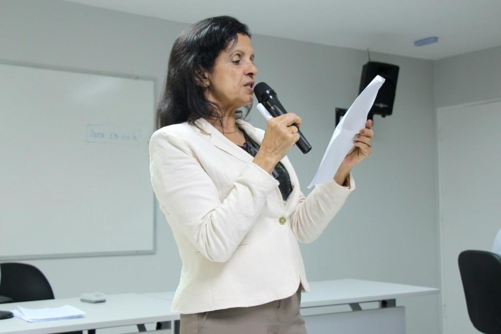 Professora Rosiane Chagas. 