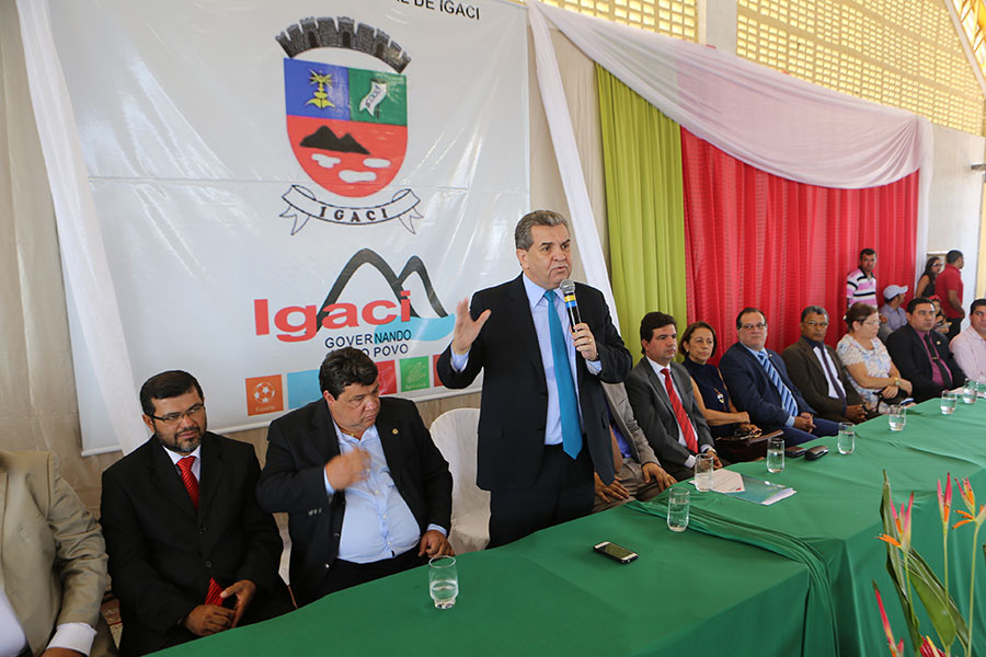 Entrega de títulos do Programa Moradia Legal II, em Igaci