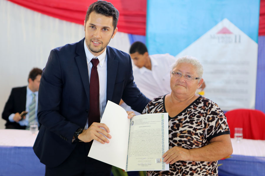 Distribuição de títulos do Programa Moradia Legal II em Messias.