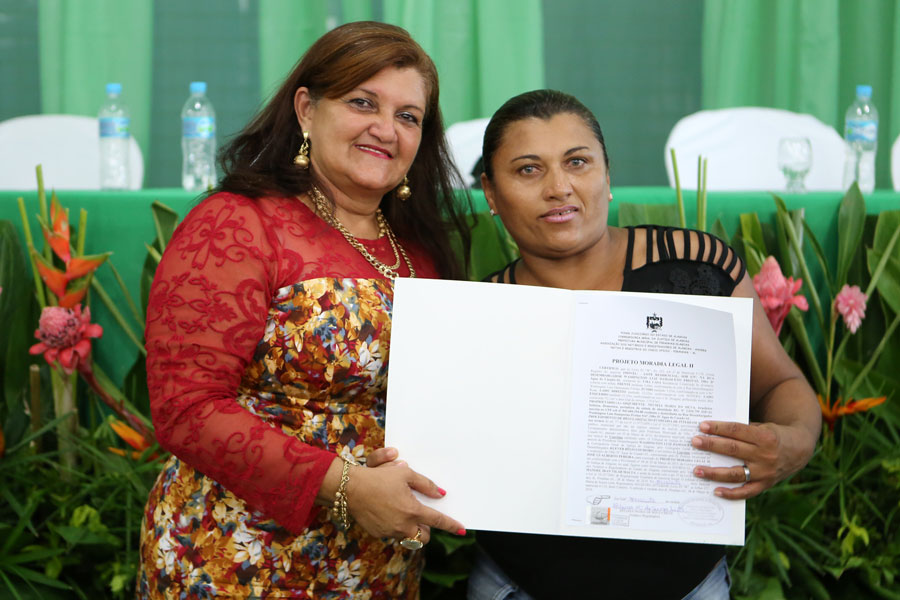 Distribuição de títulos do Moradia Legal II em Olho D'Água do Casado.
