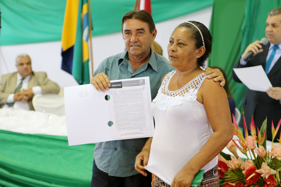 Entrega de títulos do Programa Moradia Legal II em Limoeiro de Anadia