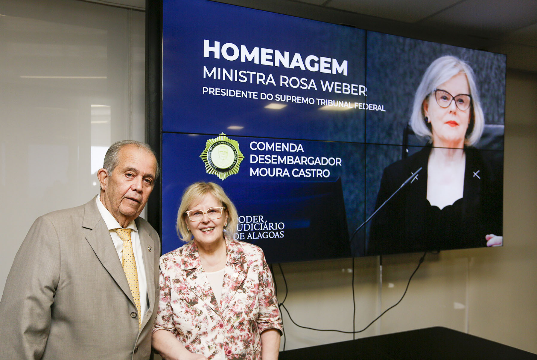 Ministra Rosa Weber recebe do TJAL a Comenda Desembargador Moura Castro.