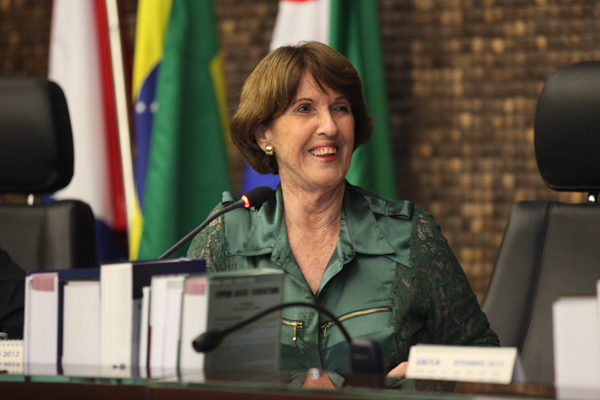 Desembargadora Nelma Padilha, em solenidade no Pleno do TJ/AL.