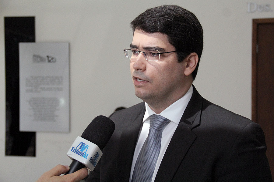 Procurador Rafael Paiva.