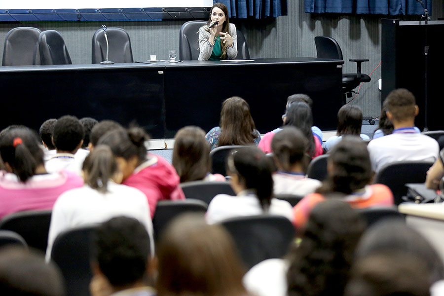 PCJE promove palestra sobre cultura do estupro para estudantes da rede pública.