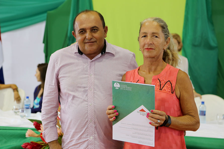 Entrega de títulos do Programa Moradia Legal II em Limoeiro de Anadia