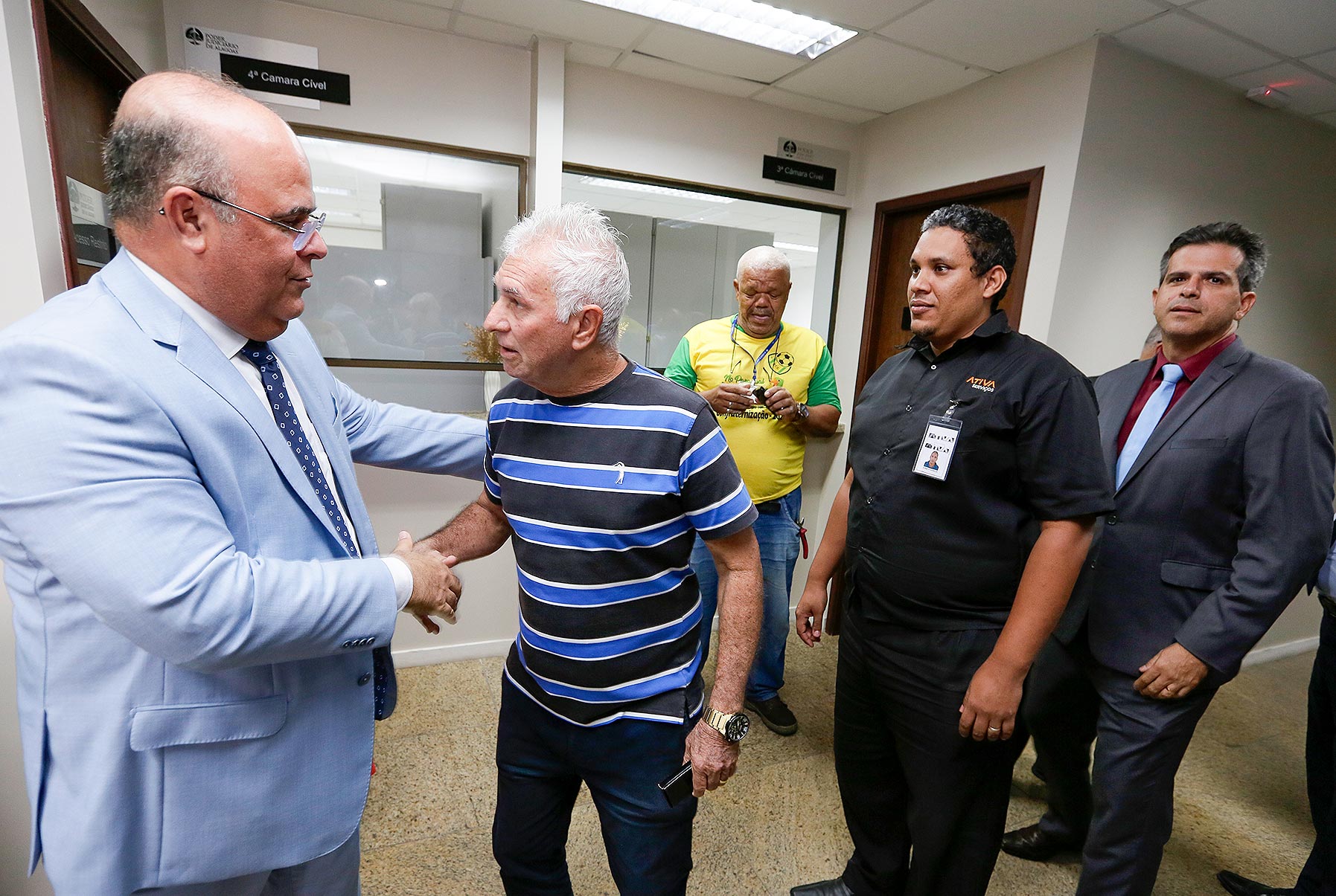 Presidência do TJAL homenageia servidores pais do Judiciário.