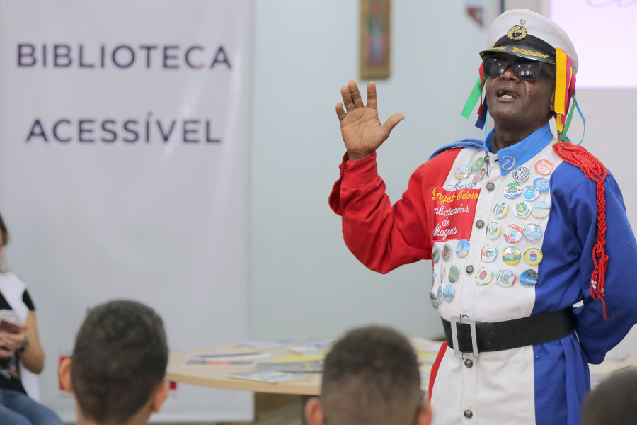 Mestre Dangel Odoro incentivou estudantes a lerem poesias de escritores alagoanos