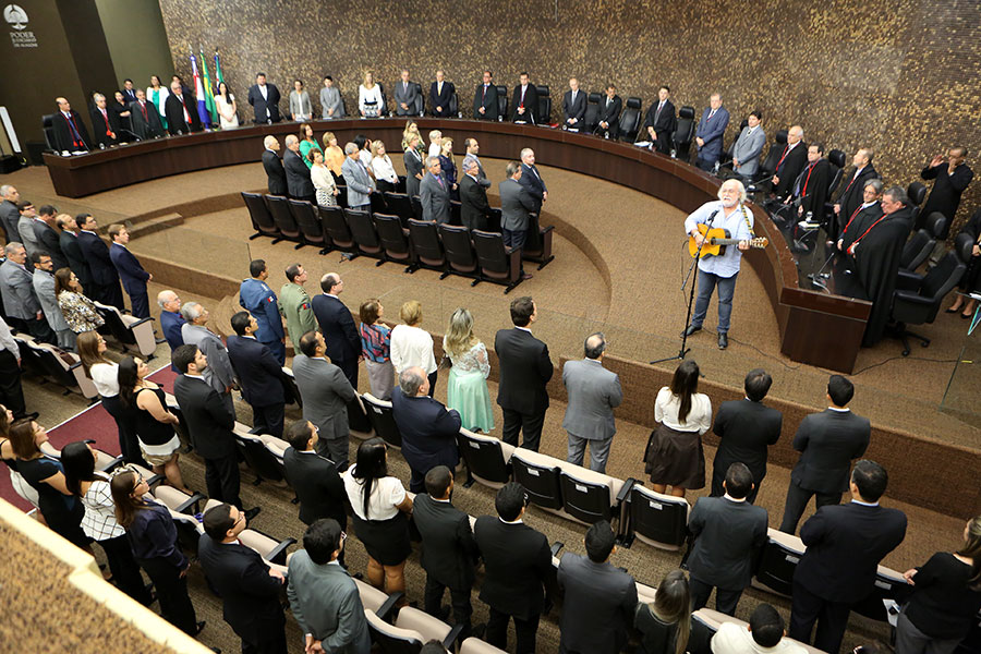 Cerca de 200 pessoas acompanharam cerimônia.