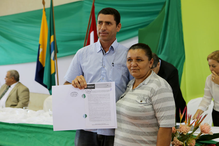 Entrega de títulos do Programa Moradia Legal II em Limoeiro de Anadia