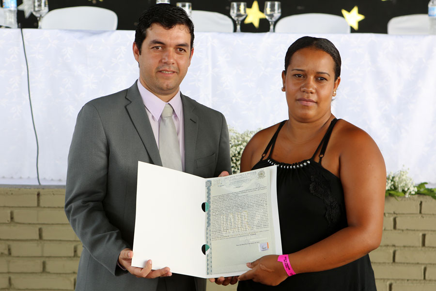 Entrega de títulos do Programa Moradia Legal II em Boca da Mata.