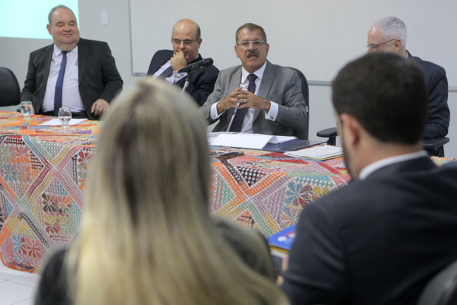 Ministro Humberto Martins realizou palestra de abertura do curso. 