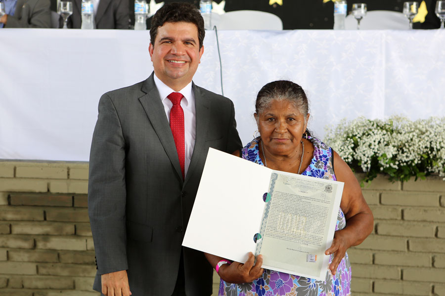 Entrega de títulos do Programa Moradia Legal II em Boca da Mata.
