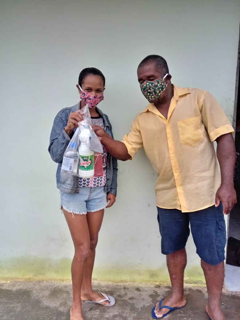 Entrega de kits de higiene no Quilombo Tabacaria, em Palmeira dos Índios.