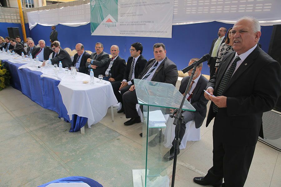 Presidente Otávio Praxedes durante discurso.