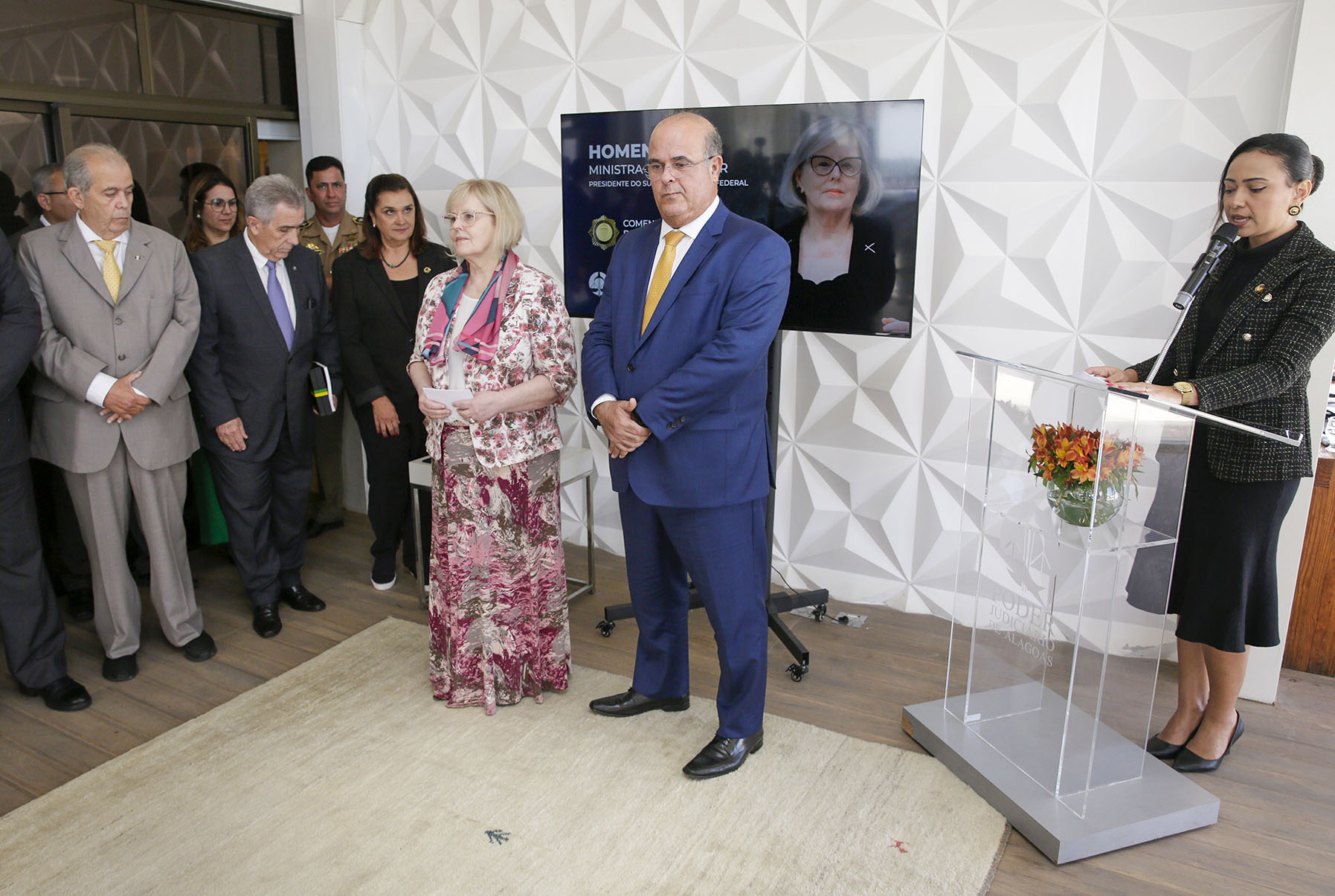 Ministra Rosa Weber recebe do TJAL a Comenda Desembargador Moura Castro.