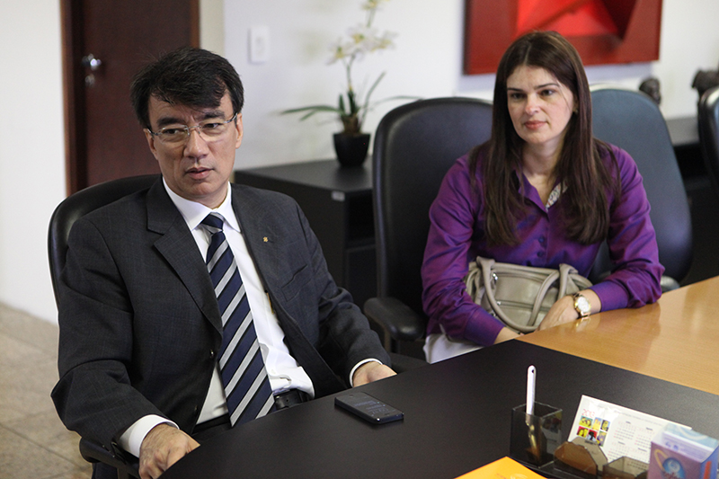 Diretor de Governo, Jânio Macedo e gerente de relacionamento em Alagoas, Andréa Lôbo