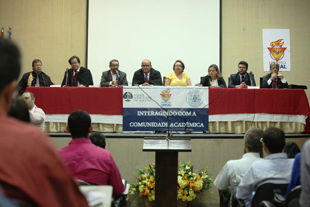 Estudantes da Uneal acompanham julgamento de processos. Foto: Anderson Moreira.