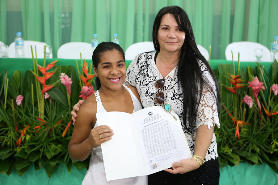 Distribuição de títulos do Moradia Legal II em Olho D'Água do Casado.