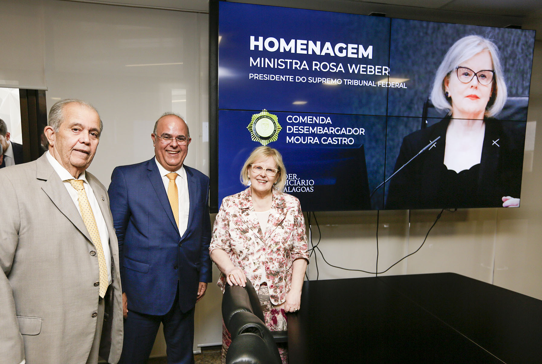 Ministra Rosa Weber recebe do TJAL a Comenda Desembargador Moura Castro.