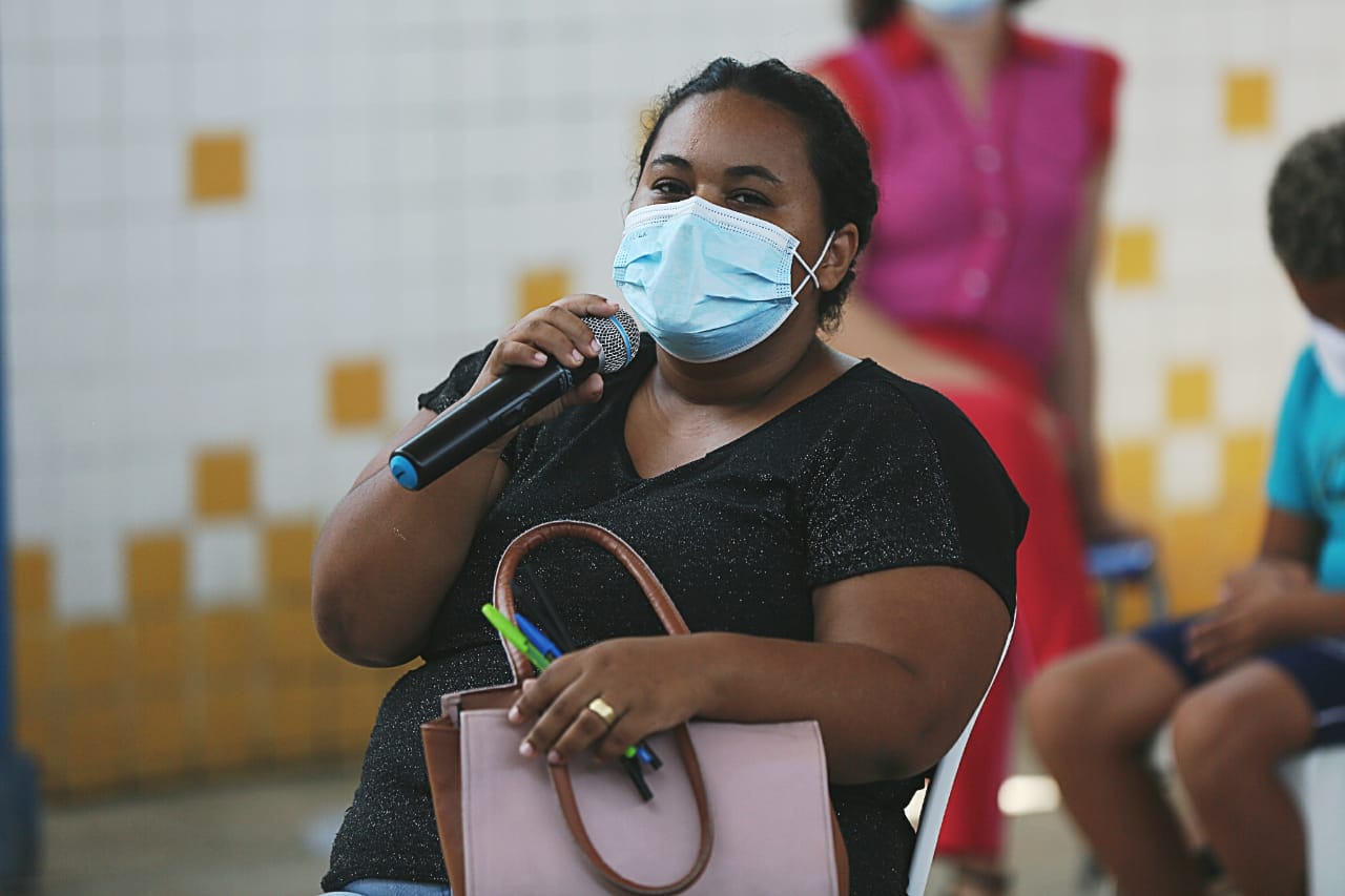 Clara Neves, mãe de estudantes da escola.