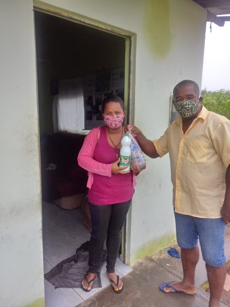 Entrega de kits de higiene no Quilombo Tabacaria, em Palmeira dos Índios.