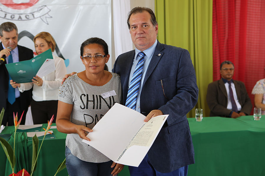 Entrega de títulos do Programa Moradia Legal II, em Igaci