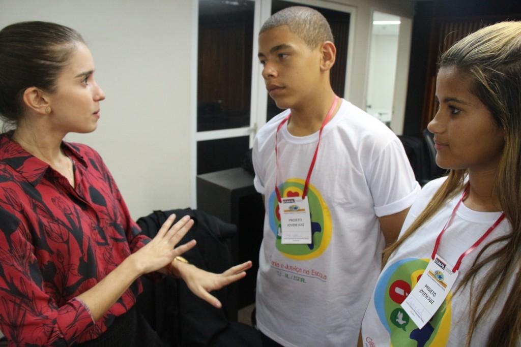 Promotora de justiça conversou com estudantes.