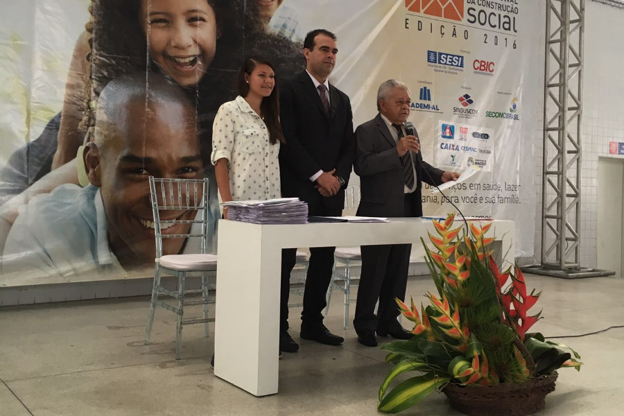 Magistrado André Gêda, ao centro, durante o casamento.