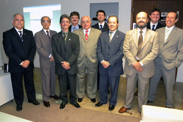 O Des. James Magalhães e desembargadores e juízes convidados para solenidade