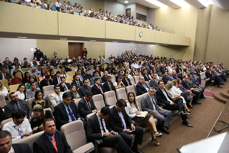 Cerca de 200 pessoas acompanharam cerimônia.