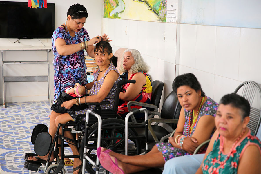 ﻿Projeto Servos entrega donativos à Associação Acolhimento Mãe das Graças.