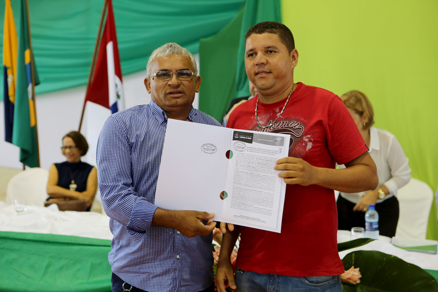 Entrega de títulos do Programa Moradia Legal II em Limoeiro de Anadia