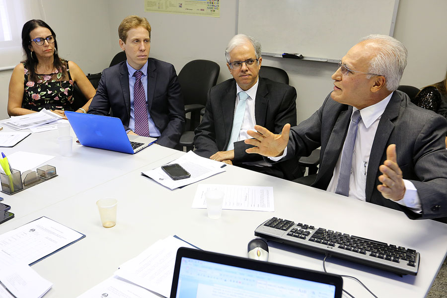 Juiz Maurílio Ferraz durante apresentação da iniciativa da 15ª Vara Cível da Capital