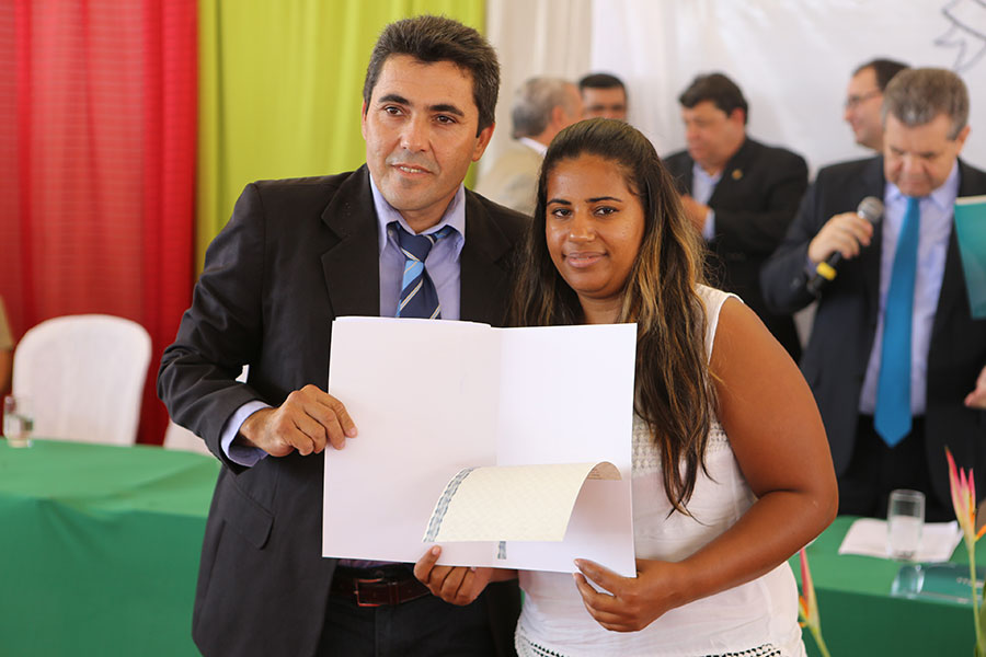 Entrega de títulos do Programa Moradia Legal II, em Igaci