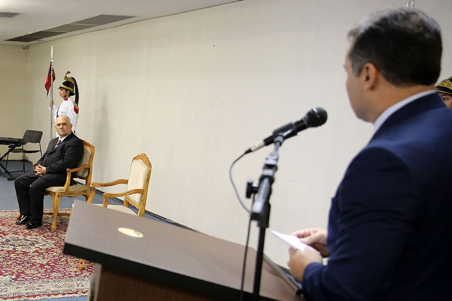 Desembargador Otávio Praxedes assume Governo do Estado.