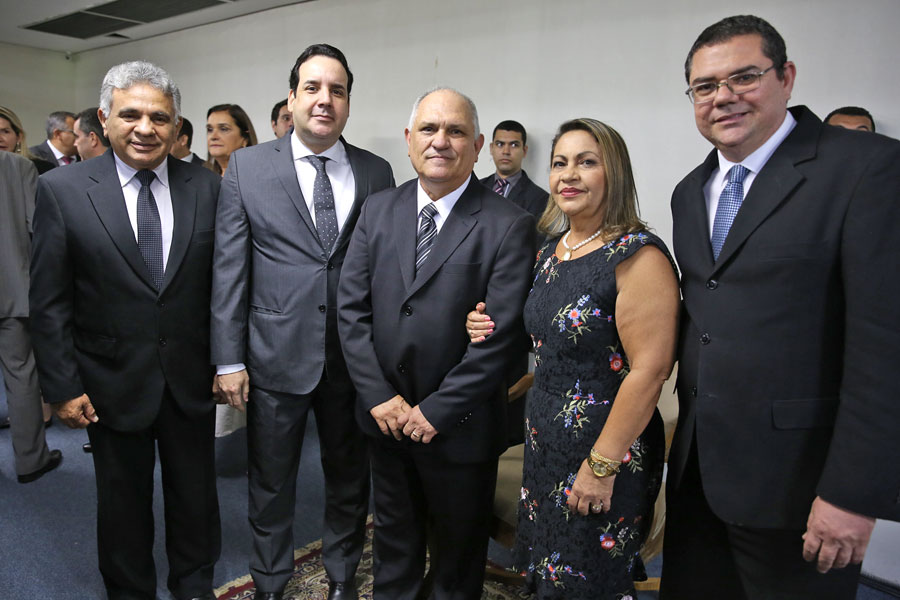 Desembargador Otávio Praxedes assume Governo do Estado.