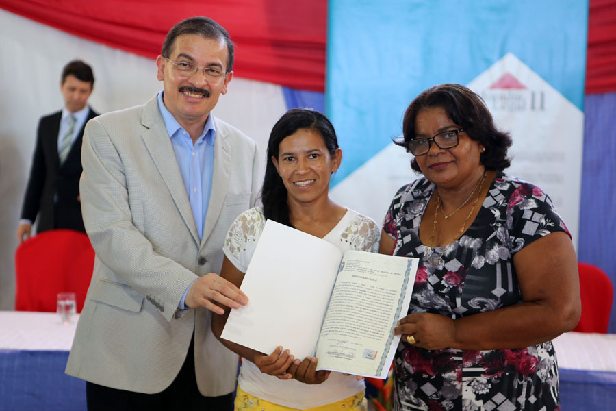 Distribuição de títulos do Programa Moradia Legal II em Messias.