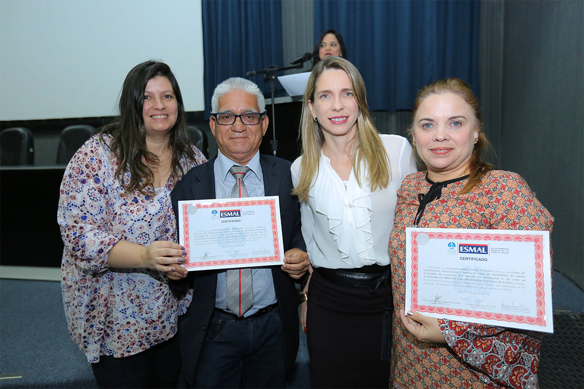 Solenidade de entrega de certificados para formandos nos cursos de capacitação em conciliação e mediação da Esmal.  Foto: Itawi Albuquerque