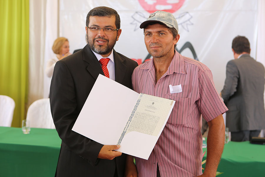 Entrega de títulos do Programa Moradia Legal II, em Igaci