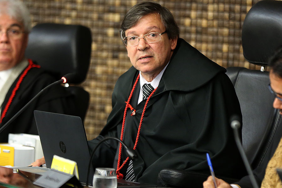 O presidente João Luiz Azevedo Lessa destacou o trabalho desenvolvido pelo magistrado junto à 1ª Vara Criminal da Infância e Juventude